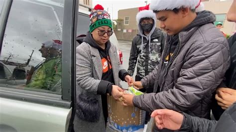 Drive Thru Turkey Drive For San Francisco Marin Food Bank Collects