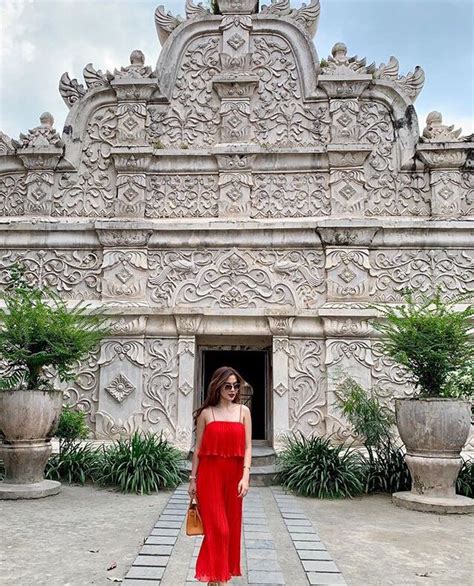 Wisata Jogjakarta Taman Sari Yogyakarta Yogyakarta Holiday Outfits Sari