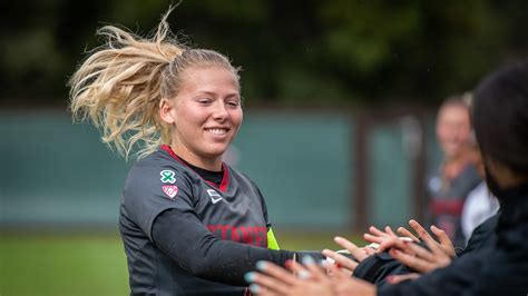 Stanford women's soccer goalkeeper Katie Meyer tragically passes away - SoccerWire