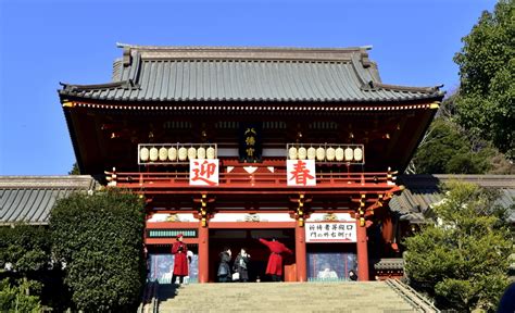 【2024年版】鶴岡八幡宮｜初詣の混雑状況は？駐車場や屋台など詳しくご紹介！ かまくらいふ｜鎌倉・江ノ島のグルメやおでかけ情報