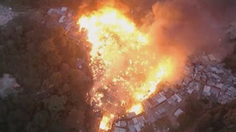 V Deo El Fuego Arrasa Una Favela Cerca De Sao Paulo