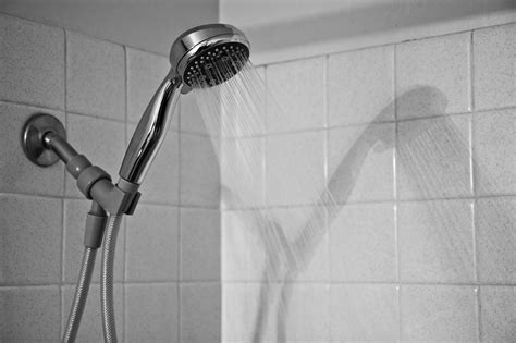 Cold Showers Vs Hot Showers The Health Benefits Of Both Popsugar