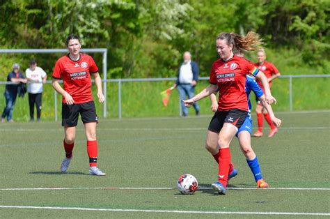 Zur Ck In Der Erfolgsspur Fc Damen Fegen Den Sv Weiler Mit Vom