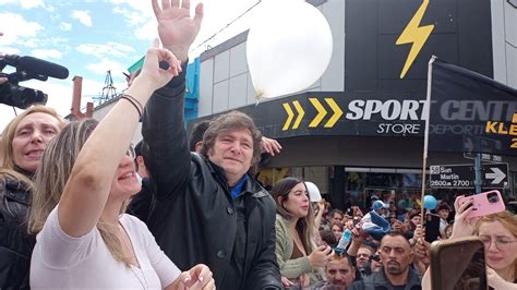 Javier Milei Revolucion Olavarr A Con La Caravana De La Libertad