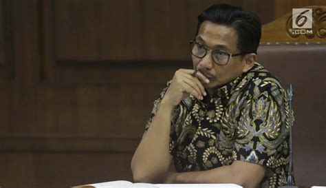 Foto Bowo Sidik Pangarso Simak Keterangan Saksi Di Sidang Dugaan Suap