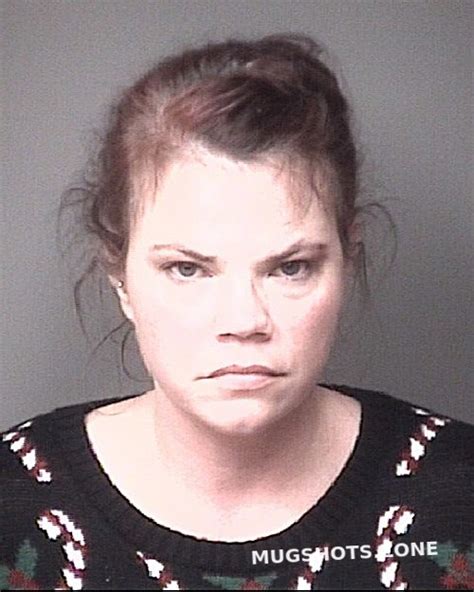 PAIGE SHEYANNE LEE 12 24 2021 Dubuque County Mugshots Zone