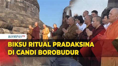 Momen Ritual Pradaksina Biksu Umat Di Candi Borobudur Dalam Rangkaian