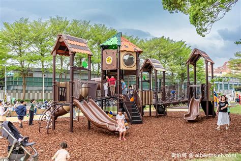 星河親子公園．中壢免費景點（溜滑梯遊具搭配佔地廣的山丘草皮地景，超適合遛小孩）