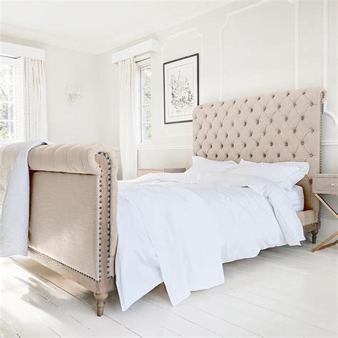 How To Style A Sleigh Bed Styling Tips Le Journal