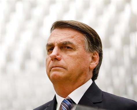 Bolsonaro Concede Perdão A Policiais Envolvidos No Massacre Do