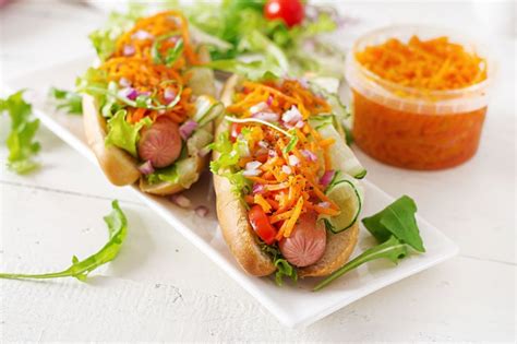 Хот-доги с сосисками, овощами и корейской морковью – простой и вкусный ...
