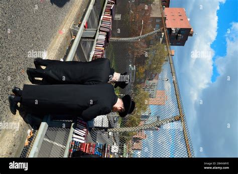 Hasidic jews brooklyn hi-res stock photography and images - Alamy