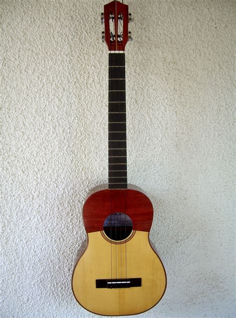 Alfonso Sandoval Luthier Cuatro Venezolano