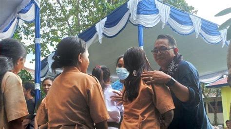 Kepala Smk Swasta Santo Thomas Maumere Larang Siswa Coret Seragam Pos