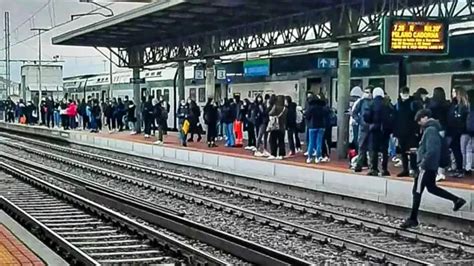 Disastro Treni Il Libro Nero Dei Pendolari