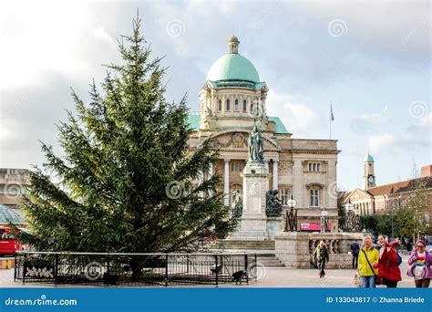 Hull City Center Queen Victoria Square With Christmas Tree In November