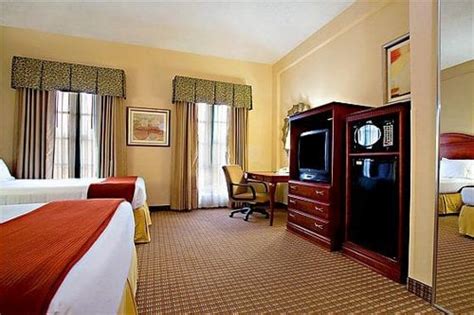 HOLIDAY INN EXPRESS SAN ANTONIO N-RIVERWALK AREA with 82 Reviews & 81 ...