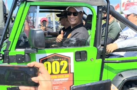 Andi Amran Dan Pangdam XIV Hasanuddin Naik Mobil Offroad Ke Hotel