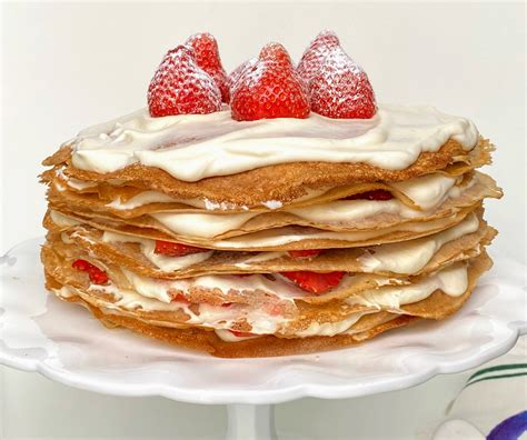 Pastel De Crepas Con Fresas Y Crema Dulce Una Pizca De Luna