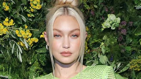 Gigi Hadids Throwback Checkered Bikini Selfie Has Us Longing For Summer