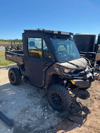 Can Am Defender Limited Edition With Enclosed Cab Sound System And Gun