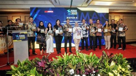 Dirut Bank Bjb Syariah Raih The Best CEO Focus On HC Dari HCRE Award