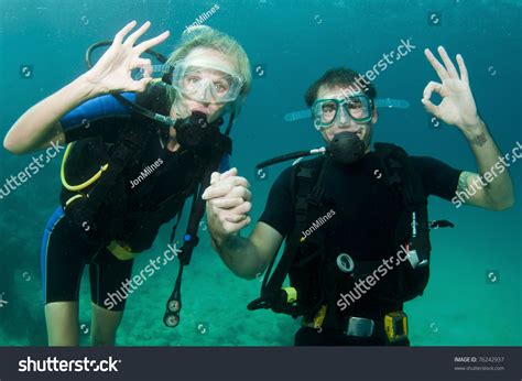 Couple Scuba Dive Together Ocean Stock Photo 76242937 Shutterstock