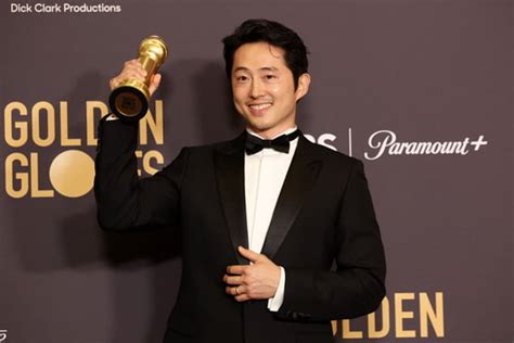 Steven Yeun Est Le Premier Acteur D Origine Asiatique Remporter Le