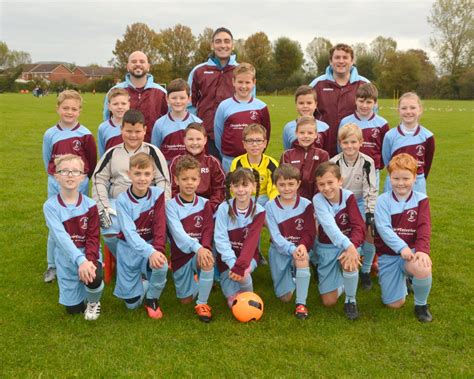 Burnham United Juniors Under 9s Unveil New Kit Thanks To Support Of