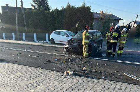 Poważny wypadek na drodze krajowej w Brodach Zderzyły się trzy samochody