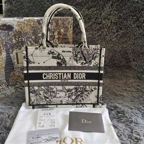 Christian Dior ディオール Dior ブックトートの通販 By 8fj9y S Shop｜クリスチャンディオールならラクマ