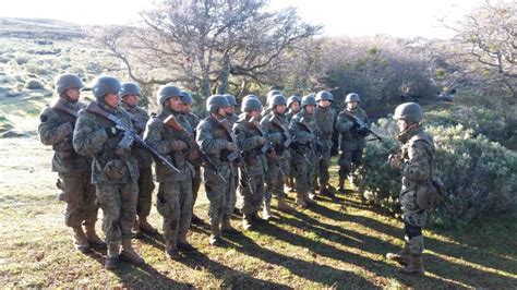 Soldados Conscriptos Se Preparan En Terreno Para Integrar El