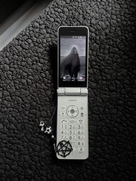 Pin By Emma On Eletrônicos Flip Phone Aesthetic Retro Gadgets Flip