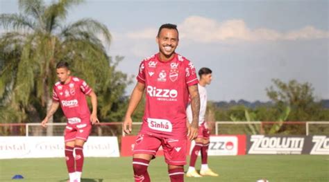 Após cinco jogos atacante deixa o Vila Nova Mais Goiás