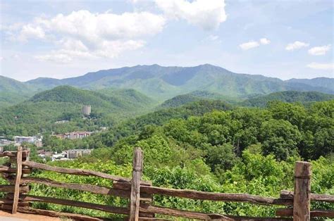 Smoky Mountain Cabin Rentals Smoky Mountains Cabins Mountain Town