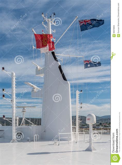 Queen Mary 2 Flying the UK Blue Ensign and the Australian Flag ...