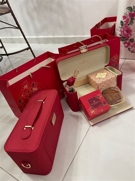 Mooncakes Food Drinks Gift Baskets Hampers On Carousell