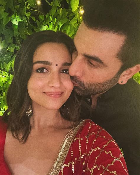 Alia Bhatt Ranbir Kapoor Celebrate 1st Diwali With Raha Baby Girl Dons