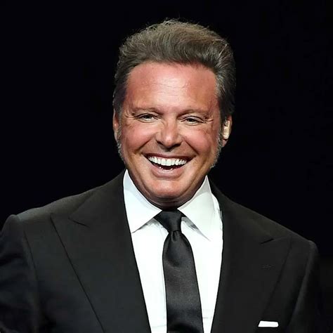 Dona Luis Miguel a Fundación Banorte 10 millones para reconstrucción