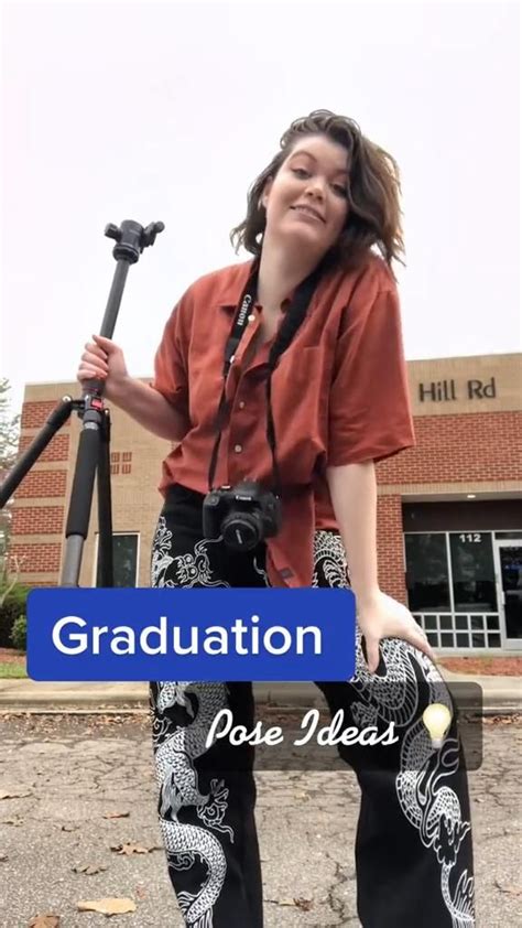 Best Graduation Poses For College Seniors Artofit