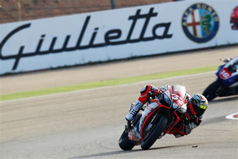 Lorenzo Savadori E Aprilia RSV4 Conquistano Il Titolo Superstock 1000