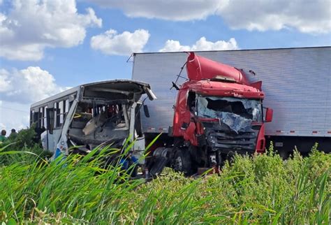 Acidente Envolvendo ônibus E Caminhão Deixa Feridos Em Juazeiro Blog