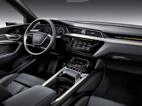 Audi E Tron Listino Prezzi Scheda Tecnica Consumi E Foto