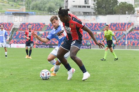 Ex Cosenza La Reggina Sulle Tracce Di Kone Tifo Cosenza