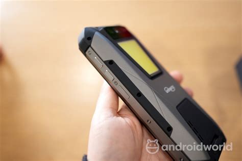 Recensione Unihertz Tank: una lampada indistruttible che si crede un ...