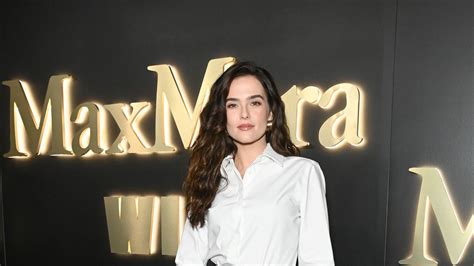 Zoey Deutch Chopped Off All Of Her Hair For New Blonde Pixie Cut
