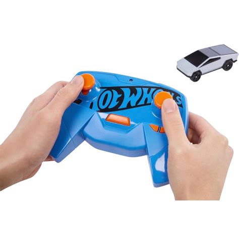 正版 全新 Hot Wheels 風火輪Tesla Cybertruck cyber truck 電動皮卡遙控車 特斯拉 蝦皮購物