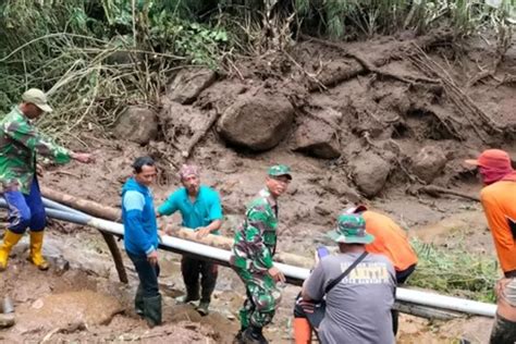 Tebing Di Wonosalam Longsor Usai Hujan Lebat Saluran Irigasi Warga