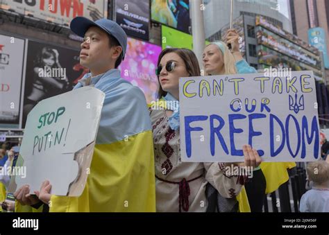 Nueva York N Y De Marzo De Manifestantes En Times Square