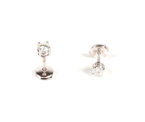 Paire De Clous D Oreilles En Or Gris 18K 750 Oo Sertis Chacun D Un